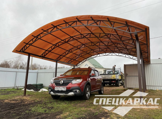 Навес из поликарбоната арочного типа для парковки двух автомобилей на даче №71 - фото 1669